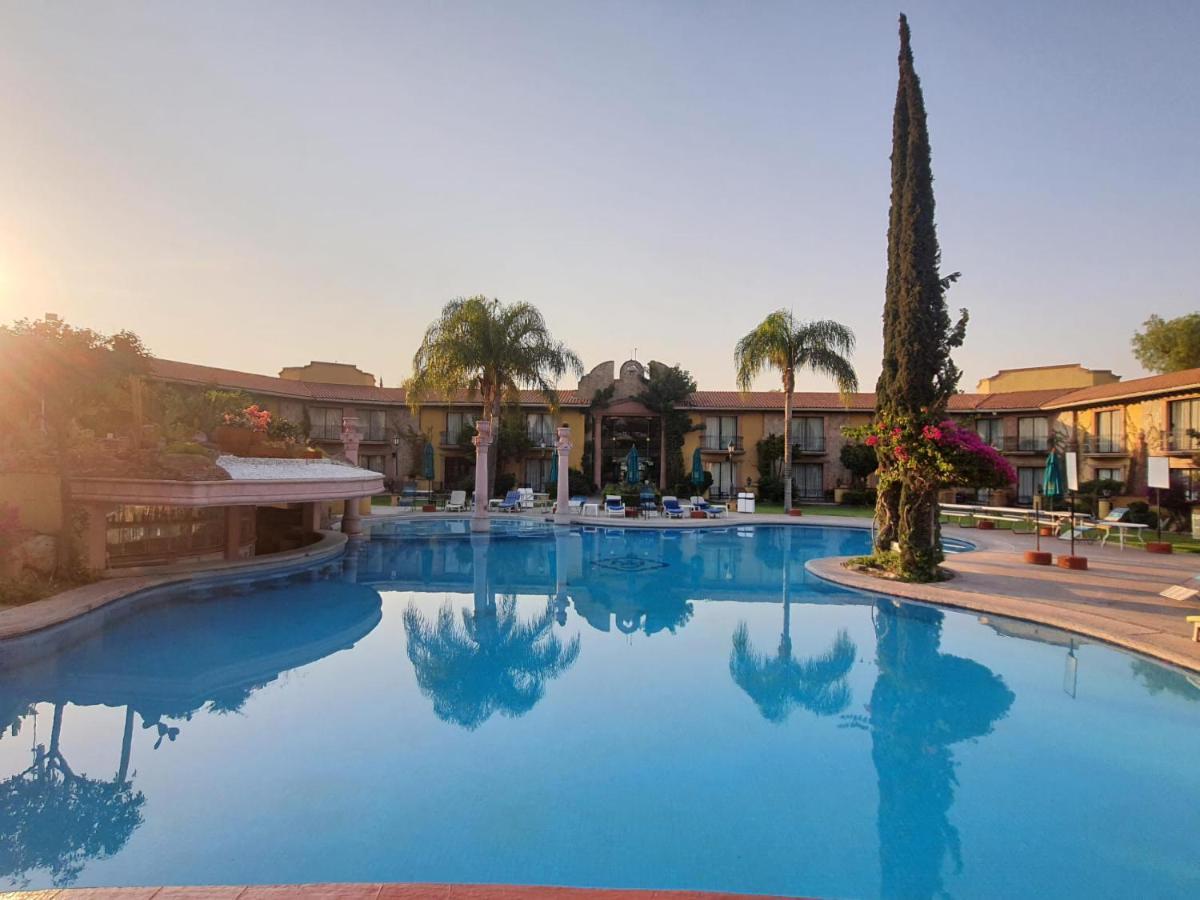 Gran Hotel Hacienda De La Noria Aguascalientes Bagian luar foto The pool at the hotel