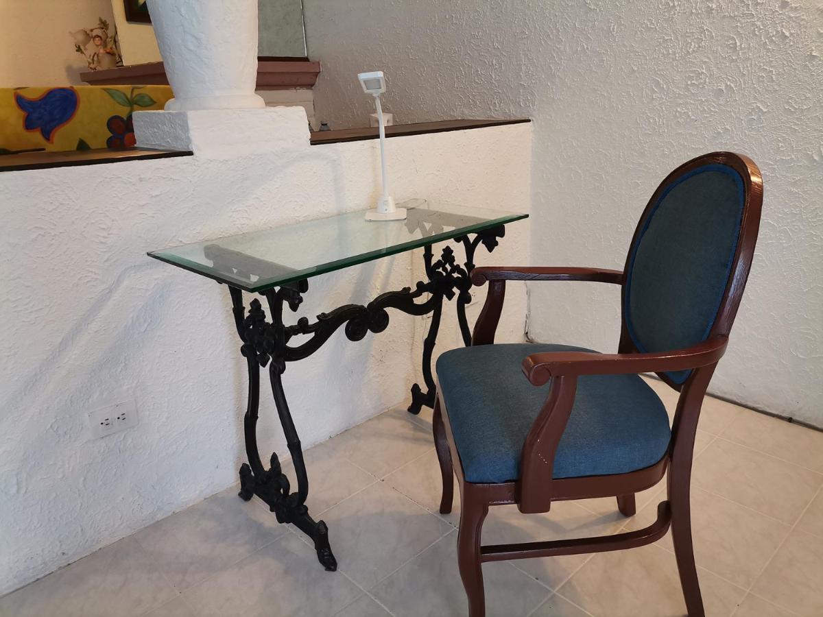 Gran Hotel Hacienda De La Noria Aguascalientes Bagian luar foto A chair